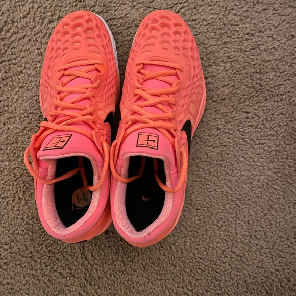 Nike basketball shoes - Picture 3 of 4